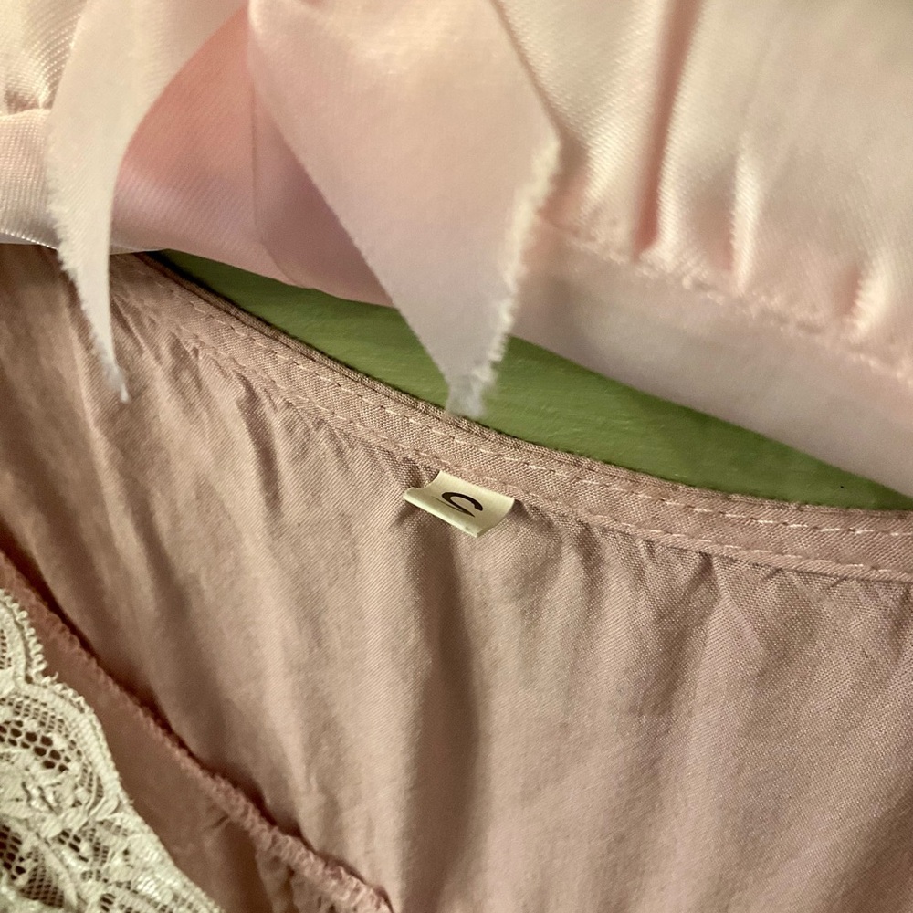 Beautiful Pink Lace Nightgown - Picture 11 of 13